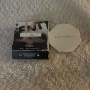 Fenty Beauty Killawatt Freestyle Highlighter in White Compact